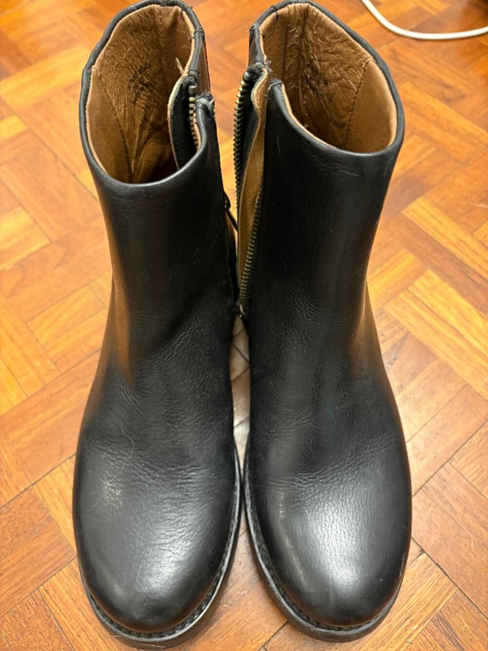 Frye Veronica Inside Zip Black Leather Ankle Boots 7